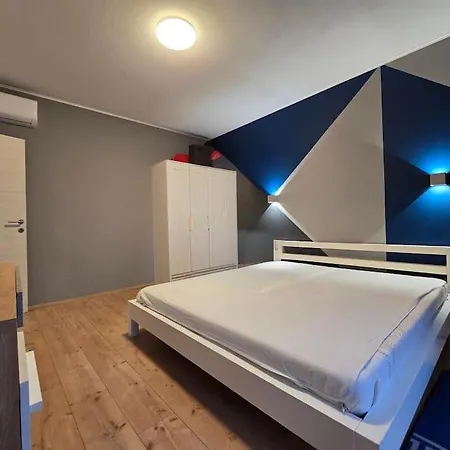 Luxury Central Split